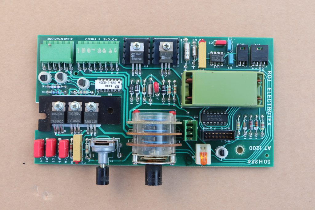 Orologio a LED alti 10 cm e modulo per collegamento in rete TCP/IP mod.  Ring10-L ROSSO